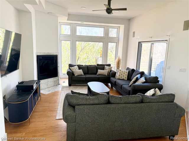 4692 W Wickford, Bloomfield Hills, MI 48302