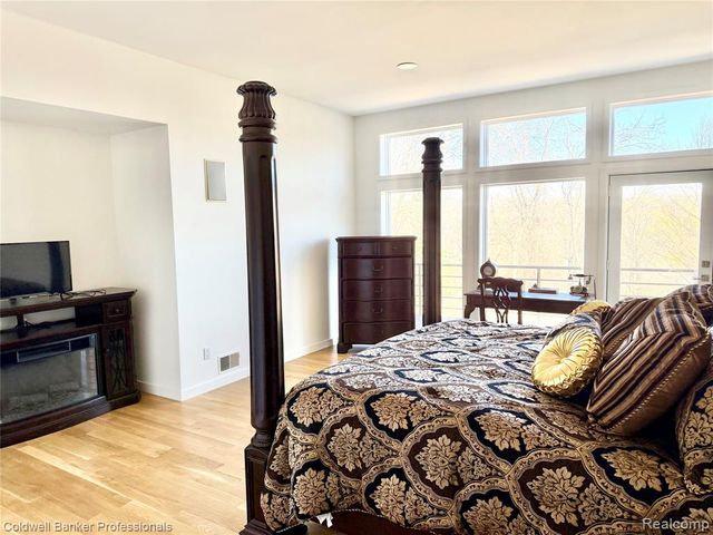 4692 W Wickford, Bloomfield Hills, MI 48302