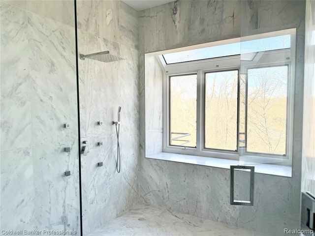 4692 W Wickford, Bloomfield Hills, MI 48302