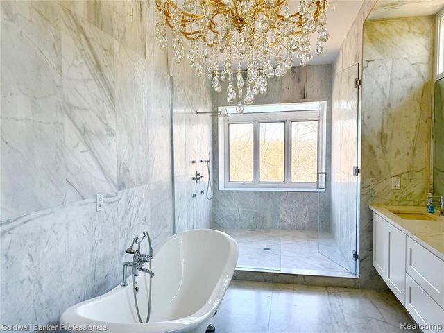 4692 W Wickford, Bloomfield Hills, MI 48302