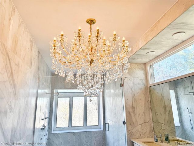 4692 W Wickford, Bloomfield Hills, MI 48302