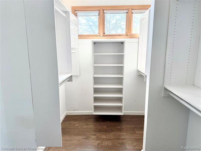 4692 W Wickford, Bloomfield Hills, MI 48302