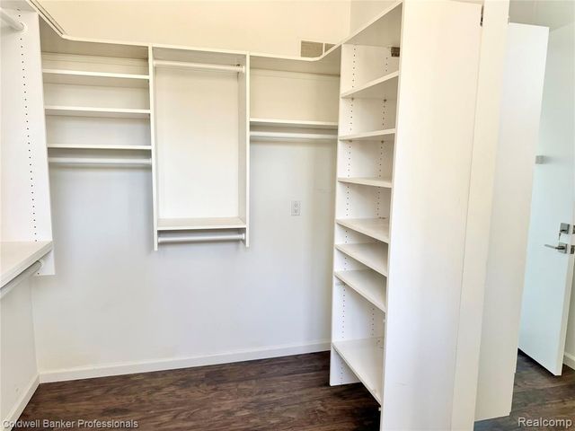 4692 W Wickford, Bloomfield Hills, MI 48302