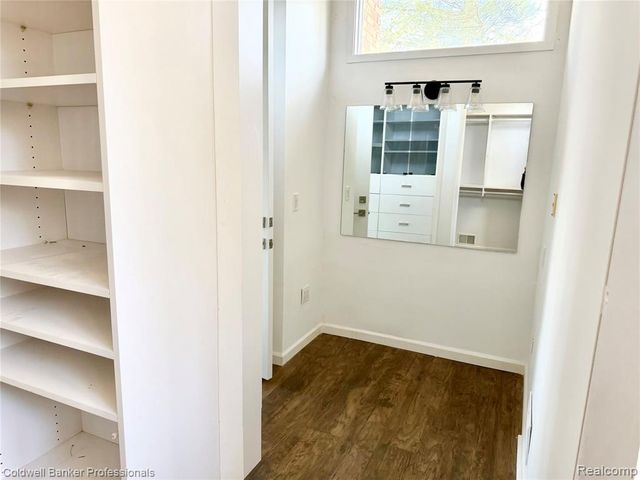 4692 W Wickford, Bloomfield Hills, MI 48302