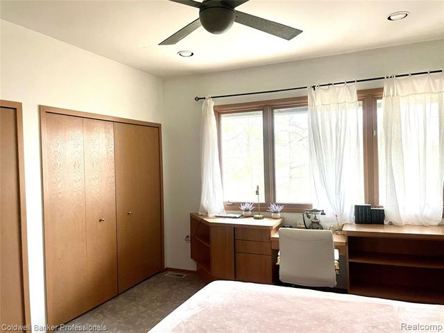4692 W Wickford, Bloomfield Hills, MI 48302