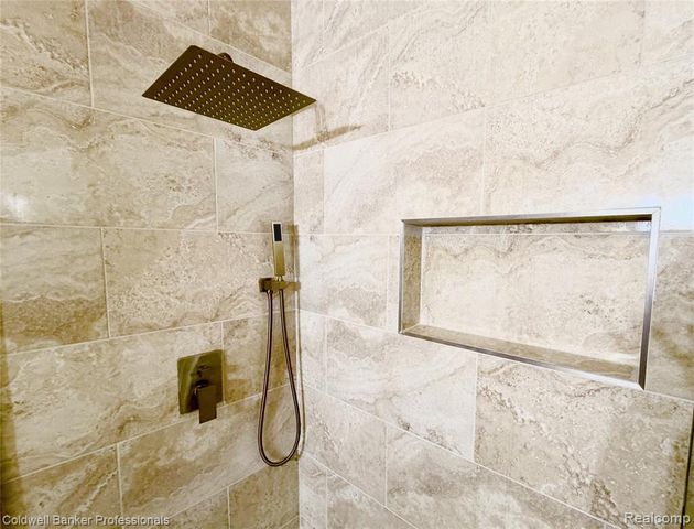 4692 W Wickford, Bloomfield Hills, MI 48302