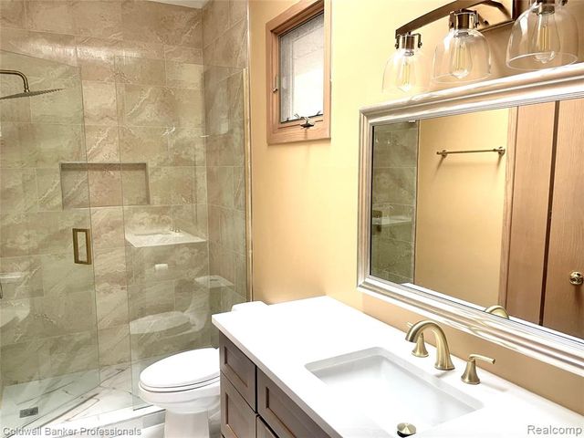 4692 W Wickford, Bloomfield Hills, MI 48302