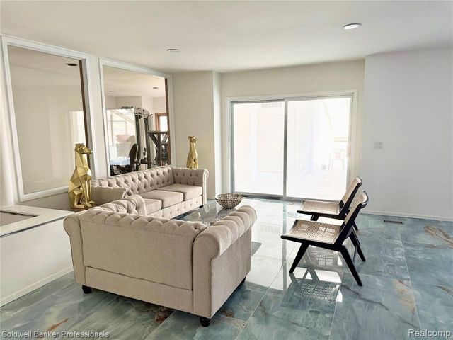 4692 W Wickford, Bloomfield Hills, MI 48302