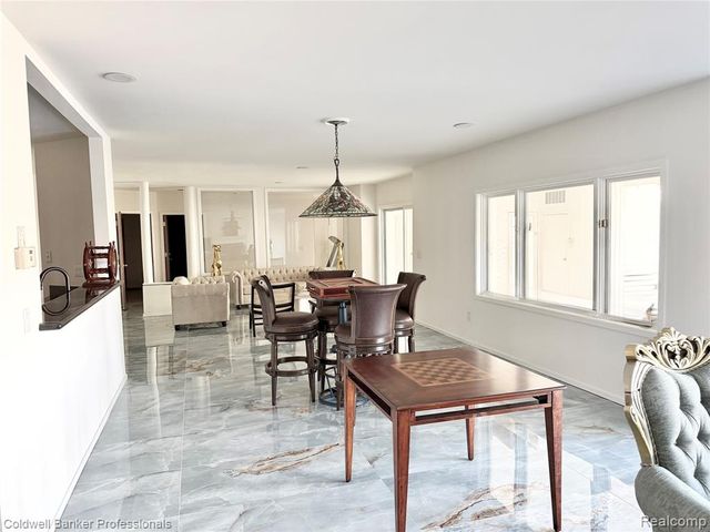 4692 W Wickford, Bloomfield Hills, MI 48302