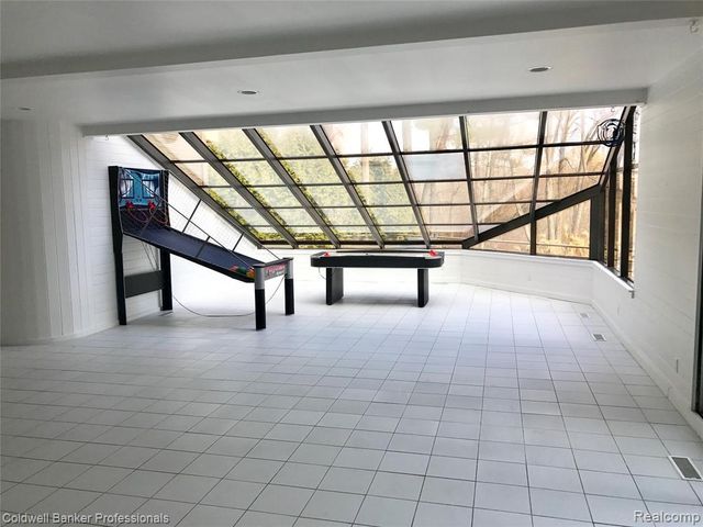 4692 W Wickford, Bloomfield Hills, MI 48302