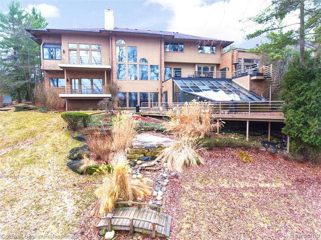 4692 W Wickford, Bloomfield Hills, MI 48302