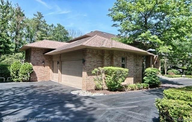 4692 W Wickford, Bloomfield Hills, MI 48302