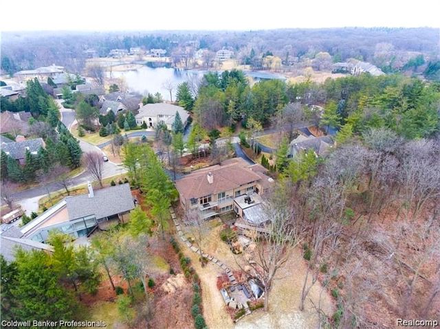 4692 W Wickford, Bloomfield Hills, MI 48302