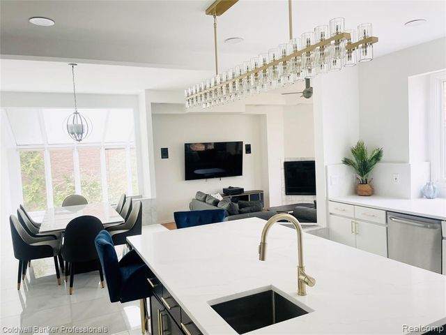 4692 W Wickford, Bloomfield Hills, MI 48302