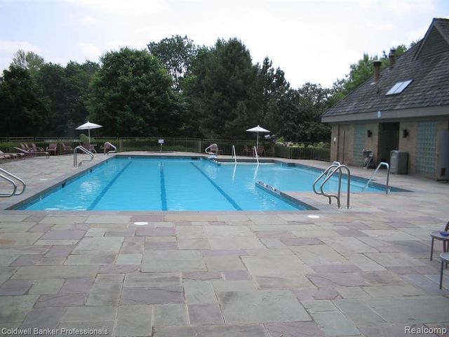 4692 W Wickford, Bloomfield Hills, MI 48302