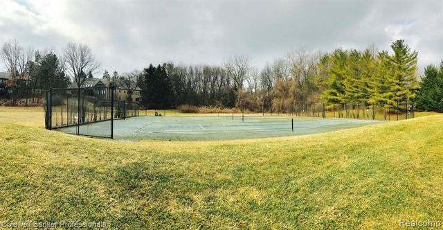4692 W Wickford, Bloomfield Hills, MI 48302