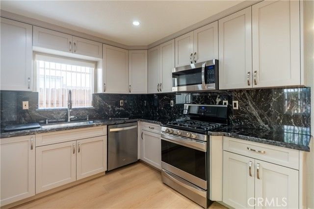 9155 Cedros 8, Panorama City (los Angeles), CA 91402