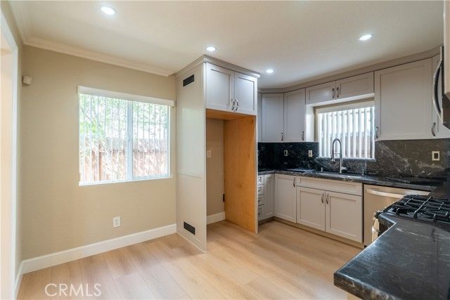 9155 Cedros 8, Panorama City (los Angeles), CA 91402