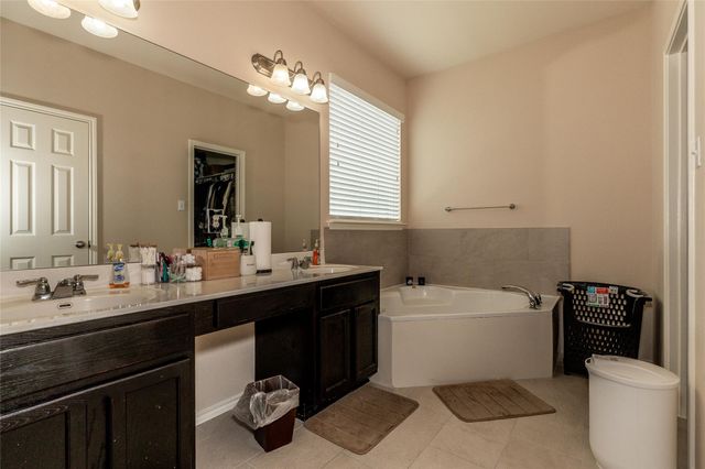 318 Hyltin ST, Hutto, TX 78634