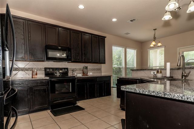318 Hyltin ST, Hutto, TX 78634