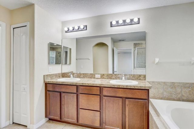 10524 WHITE PEACOCK PLACE, Riverview, FL 33578