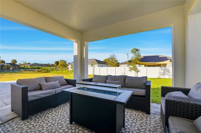 1910 NW 27th PL, Cape Coral, FL 33993