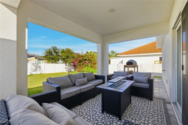 1910 NW 27th PL, Cape Coral, FL 33993