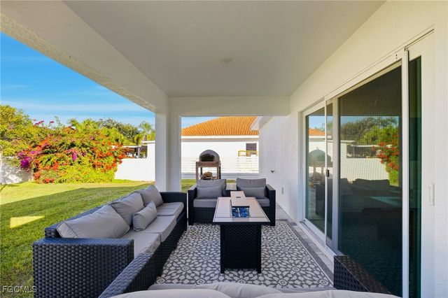 1910 NW 27th PL, Cape Coral, FL 33993