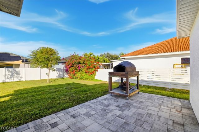 1910 NW 27th PL, Cape Coral, FL 33993