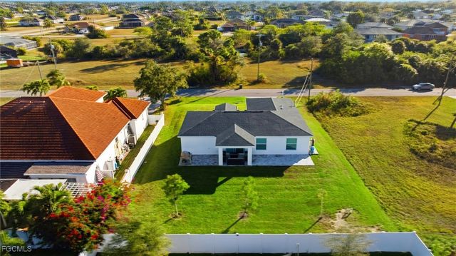 1910 NW 27th PL, Cape Coral, FL 33993