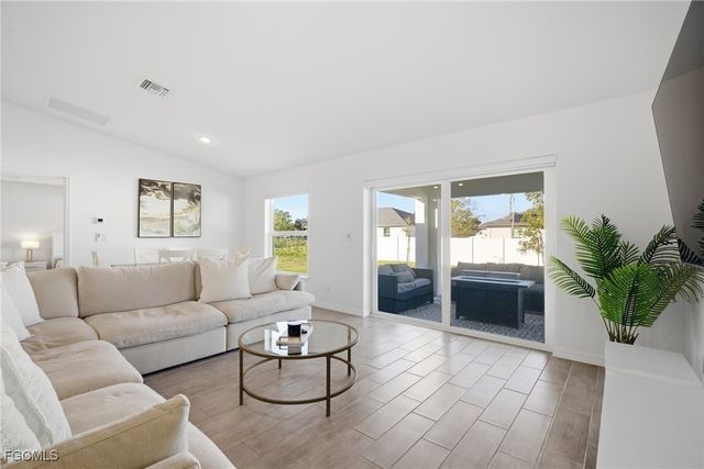 1910 NW 27th PL, Cape Coral, FL 33993