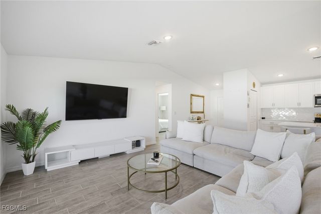 1910 NW 27th PL, Cape Coral, FL 33993