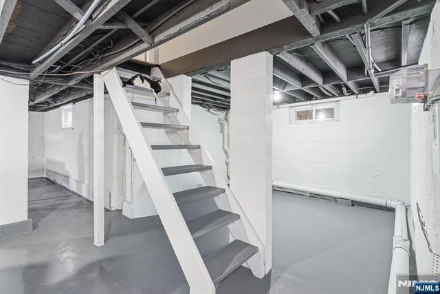 328 Hawthorne Street, Orange, NJ 07050