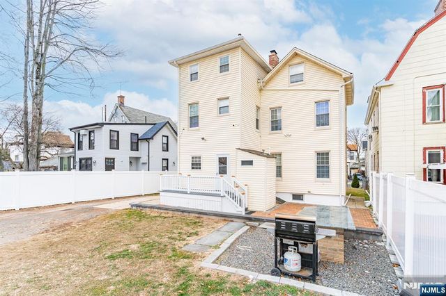 328 Hawthorne Street, Orange, NJ 07050