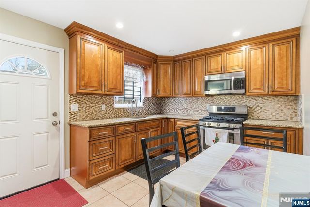 328 Hawthorne Street, Orange, NJ 07050