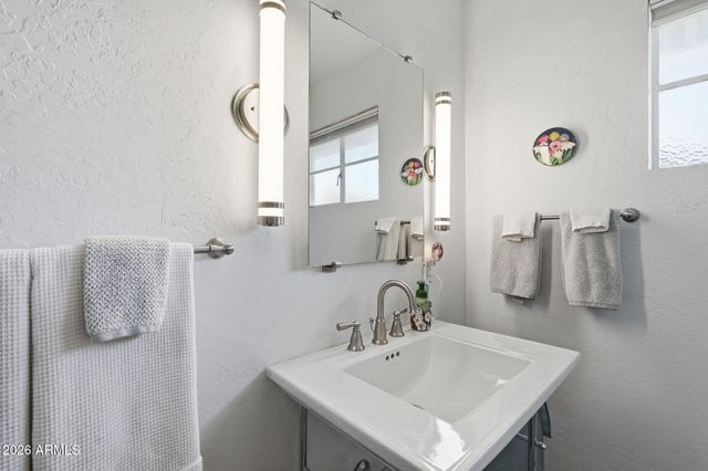 1321 E Earll Dr Drive, Phoenix, AZ 85014