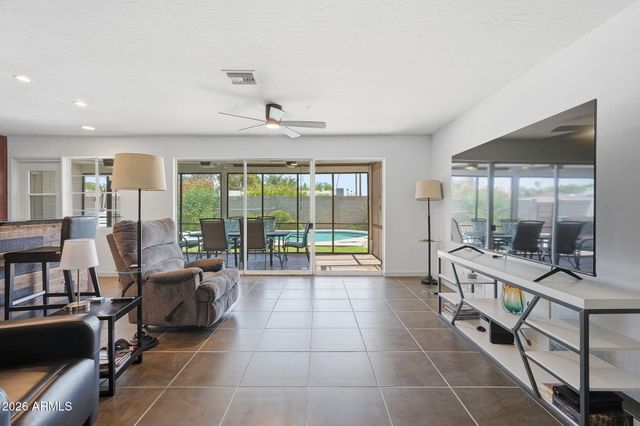 1321 E Earll Dr Drive, Phoenix, AZ 85014