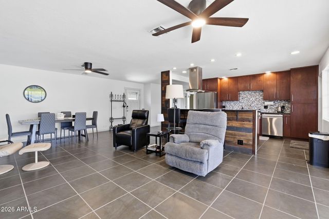 1321 E Earll Dr Drive, Phoenix, AZ 85014