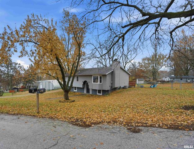 338 BENTON Street, Le Claire, IA 52753