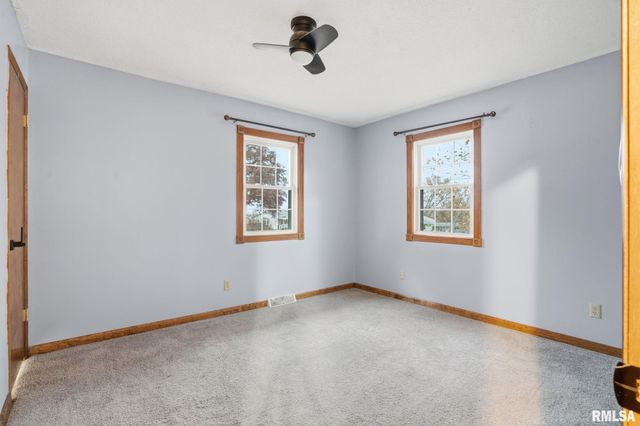 338 BENTON Street, Le Claire, IA 52753