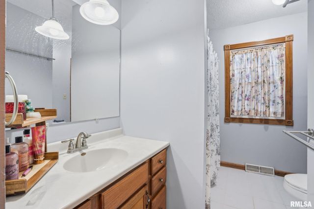 338 BENTON Street, Le Claire, IA 52753