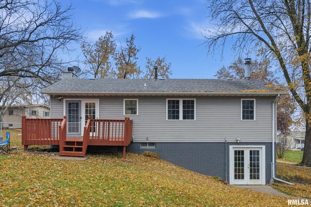 338 BENTON Street, Le Claire, IA 52753