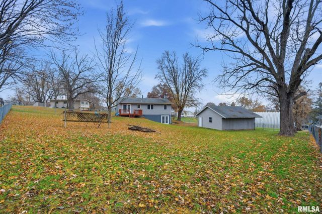 338 BENTON Street, Le Claire, IA 52753