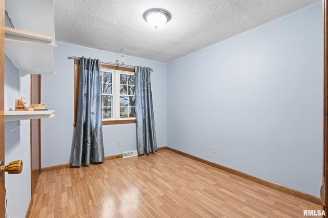 338 BENTON Street, Le Claire, IA 52753