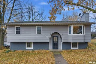 338 BENTON Street, Le Claire, IA 52753