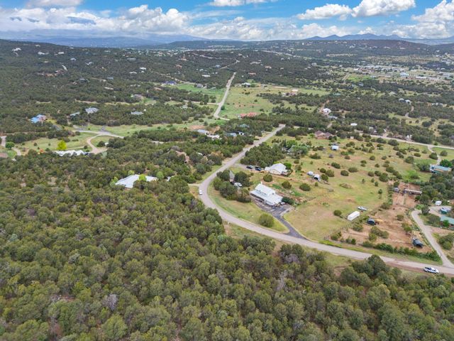 24 ANNE PICKARD Loop, Tijeras, NM 87059