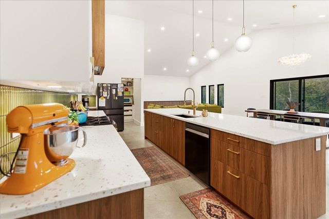 1550 Montell RD, Wimberley, TX 78676