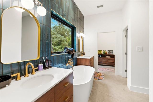 1550 Montell RD, Wimberley, TX 78676