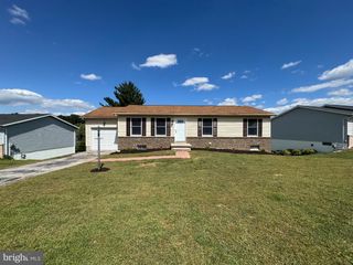 30 ALLEN DR, Hanover, PA 17331