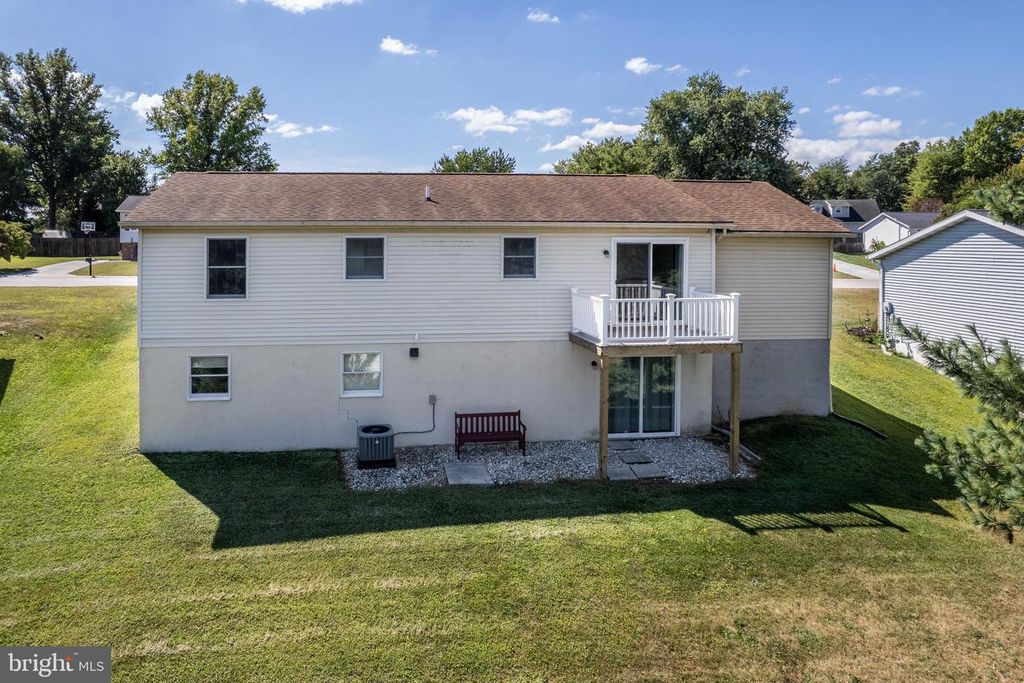 30 ALLEN DR, Hanover, PA 17331